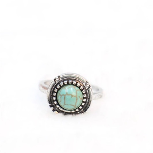 Vintage Ring Style - Picture 2 of 3